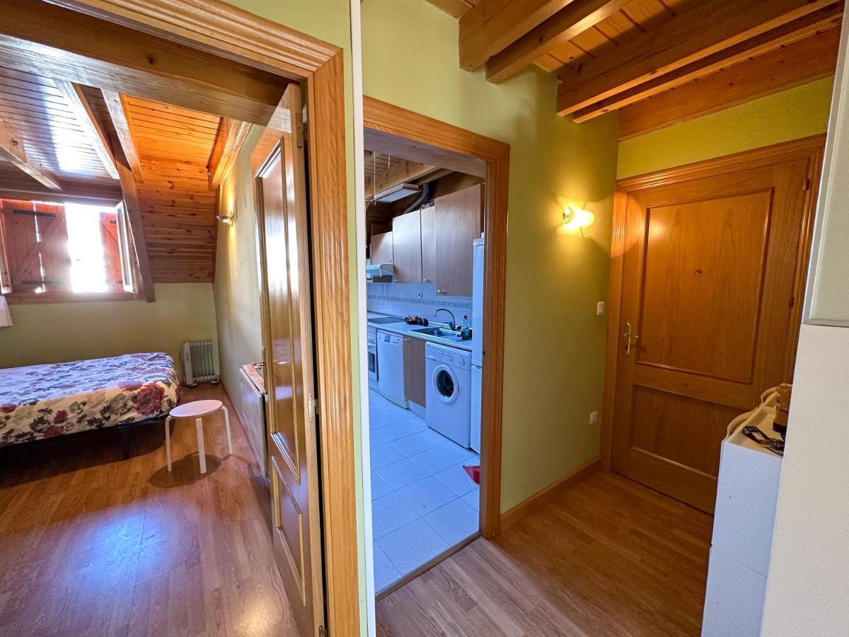 Acogedor Atico Duplex En El Centro En Biescas/4Pax Apartment Exterior photo